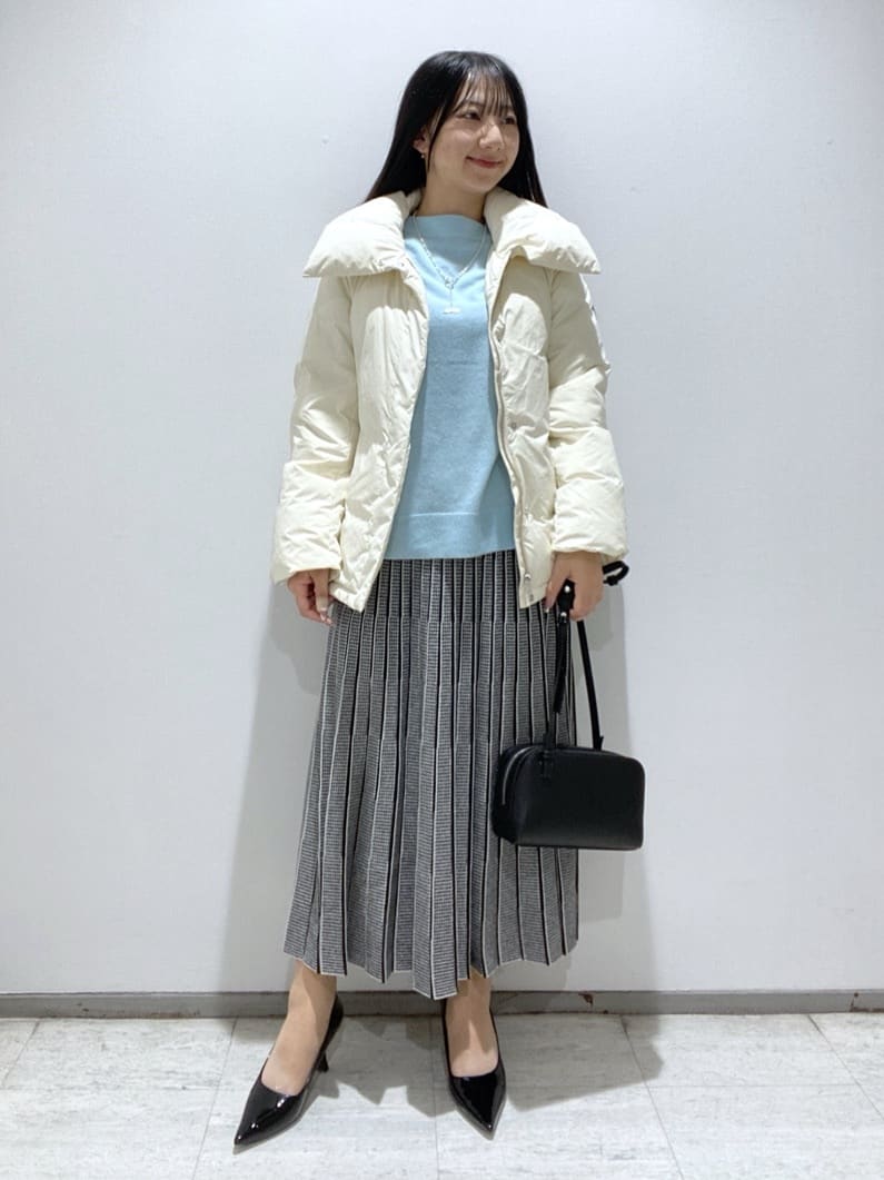 meiさんの「INDIVI｜【洗える／カシミヤ混】ボトルネック ドルマンスリーブニット」を使ったコーディネート