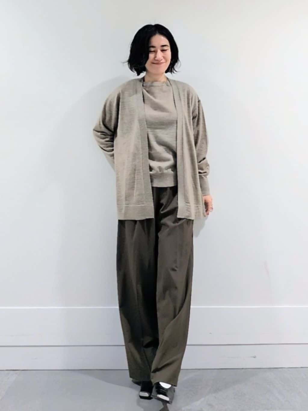 ミズタさんの「UNTITLED｜【アンサンブル可/洗える/ボタンなし】シルクウールカシミヤ 着流しカーディガン」を使ったコーディネート