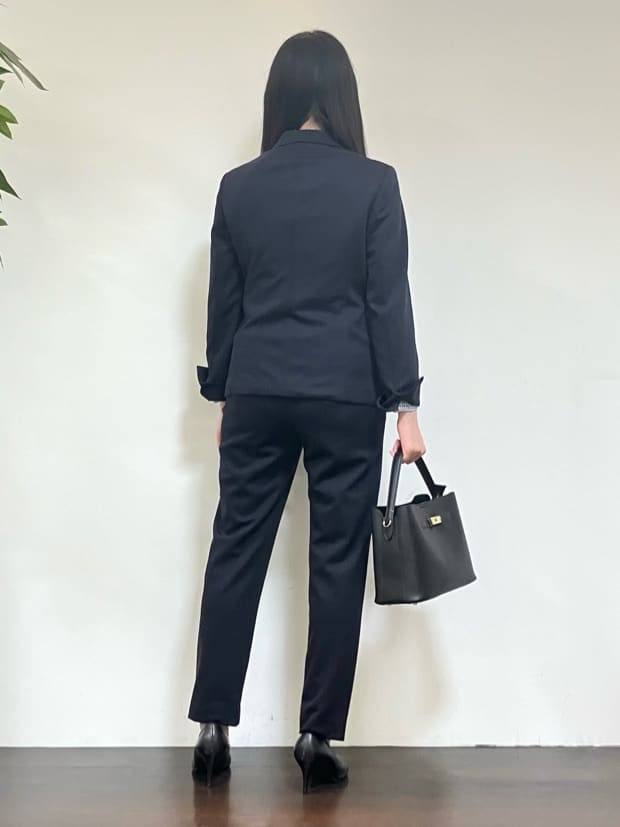 カレンさんの「UNTITLED｜【洗えるスーツ／ストレッチ】ウール混ジャージ テーラードジャケット」を使ったコーディネート