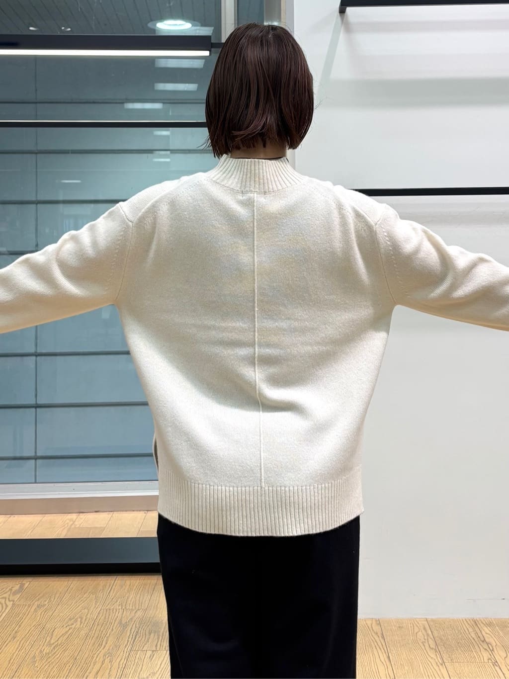 asamiさんの「INDIVI｜【冬ニット人気NO．1！／カシミヤ混】ミドルゲージハイネックニット」を使ったコーディネート
