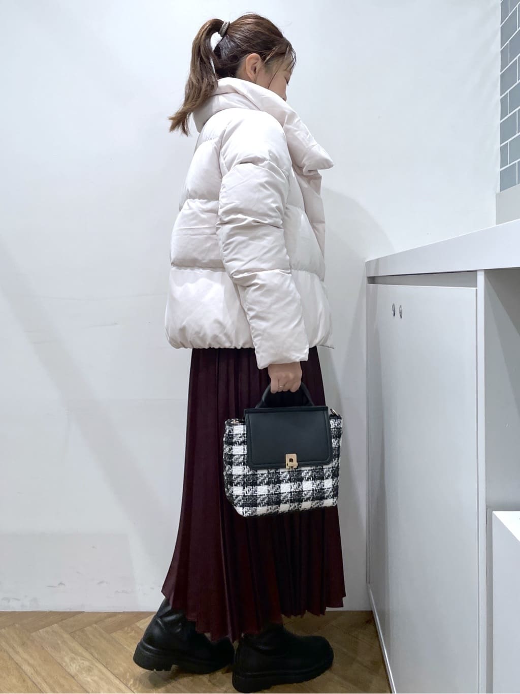 Junさんの「index｜ラメガーター編みボートネックニット【洗濯機OK】《8col／XS～LL》」を使ったコーディネート