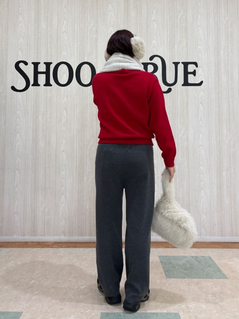 ねぎまさんの「SHOO･LA･RUE｜【S-LL】配色ボタンがポイント 襟付きケーブルニット」を使ったコーディネート