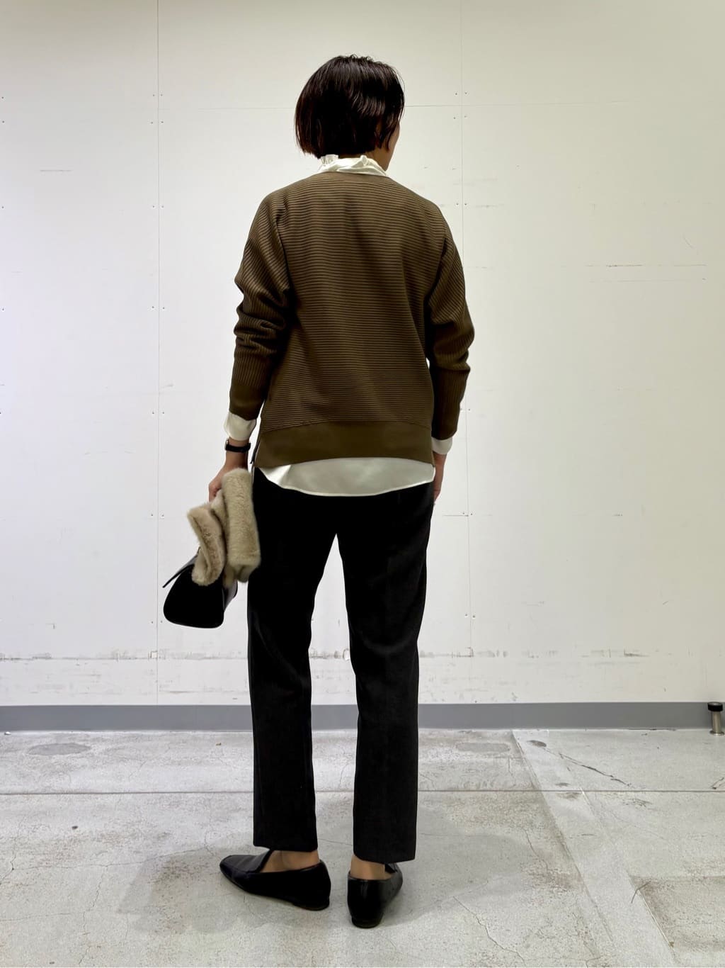 yuriさんの「INDIVI｜【洗える／通勤／スーツ】メランジストレッチ テーパードパンツ」を使ったコーディネート