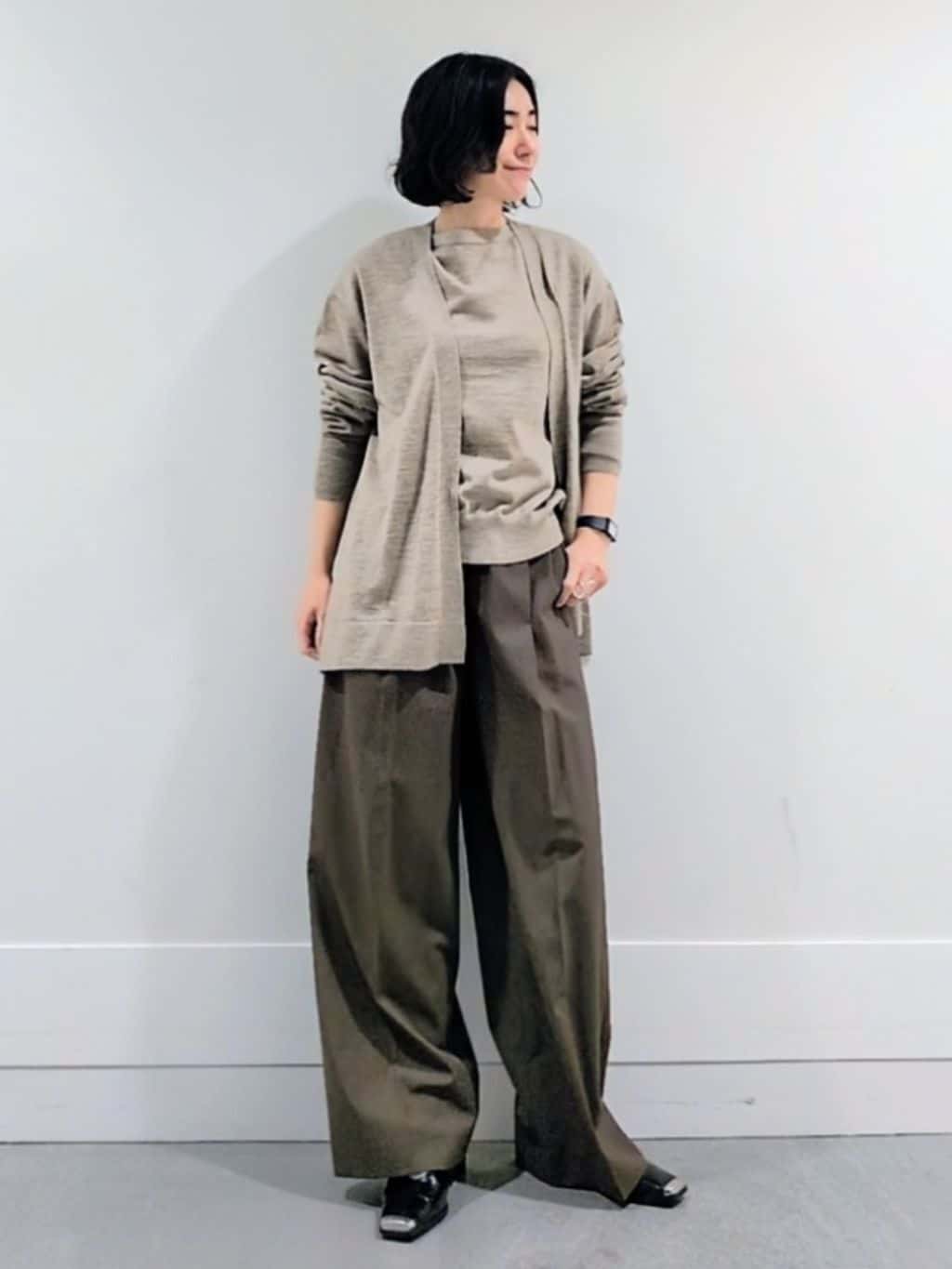 ミズタさんの「UNTITLED｜【アンサンブル可/洗える/ボタンなし】シルクウールカシミヤ 着流しカーディガン」を使ったコーディネート
