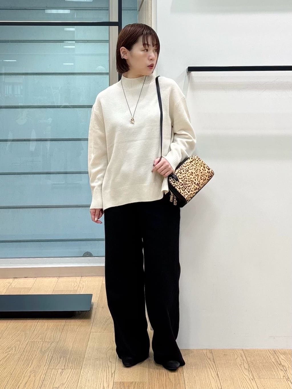 asamiさんの「INDIVI｜【冬ニット人気NO．1！／カシミヤ混】ミドルゲージハイネックニット」を使ったコーディネート