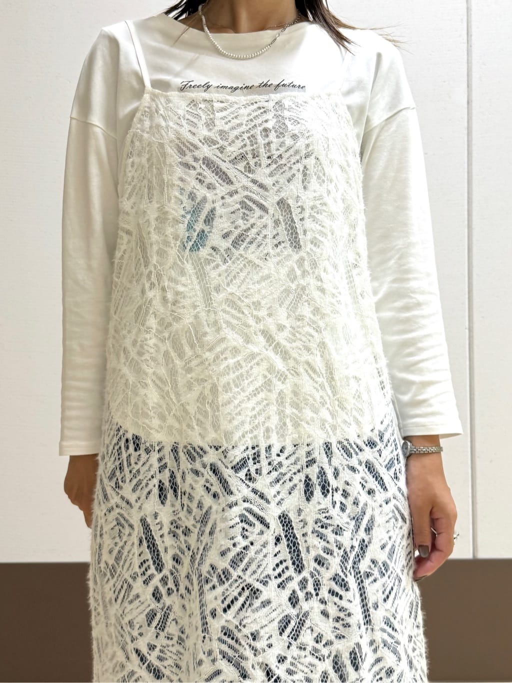 mamiさんの「INDIVI｜【褒められデニム】ワイドストレート デニムパンツ」を使ったコーディネート