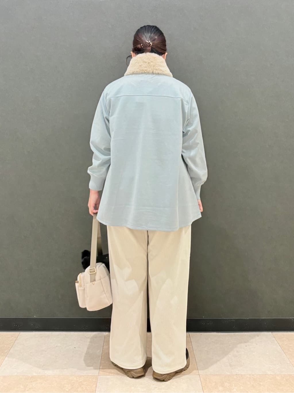 砂糖さんの「SHOO･LA･RUE｜【S-LL/洗濯機可/裏起毛】あったかコーデュロイ ワイドパンツ」を使ったコーディネート