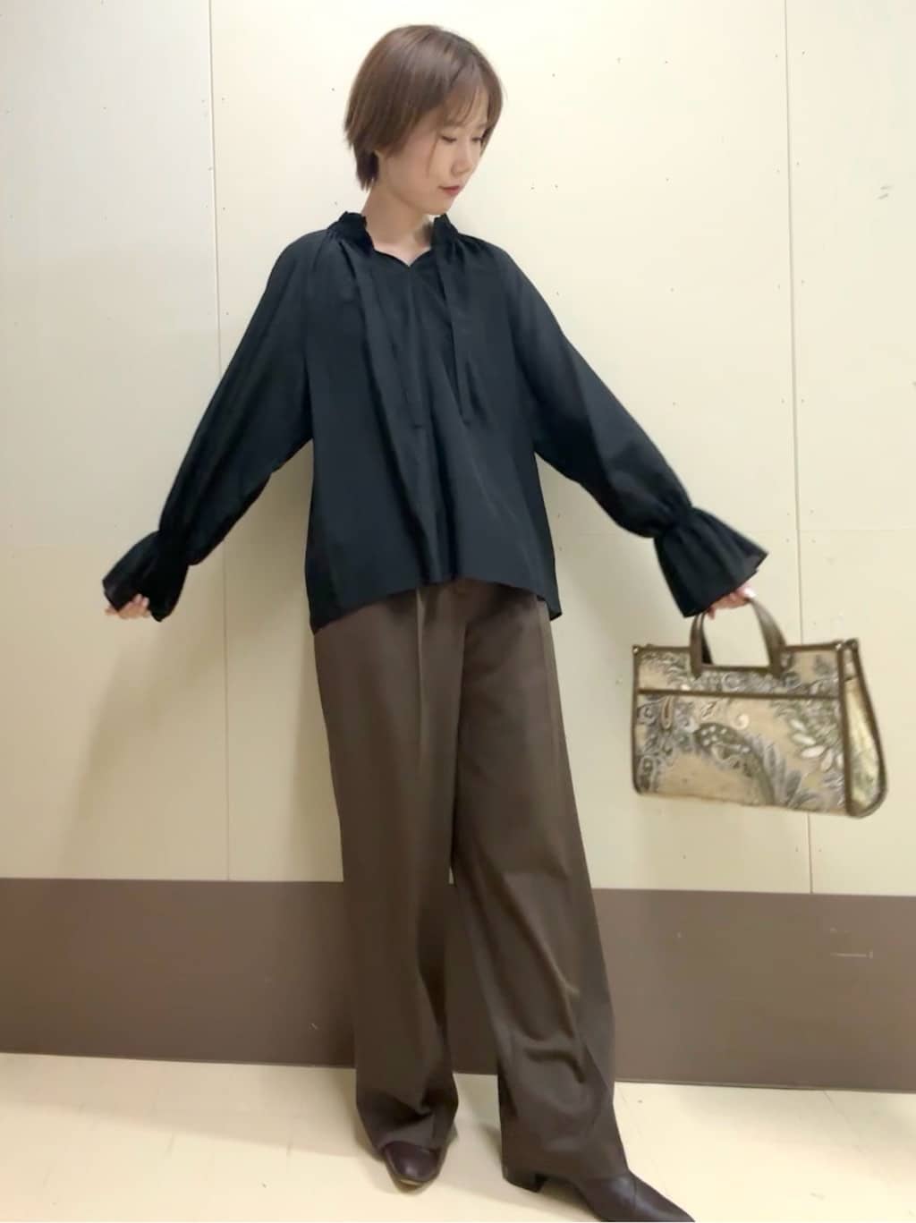 mioさんの「UNTITLED｜【洗える/はっ水/後ろウエストゴム】ストレッチ2タックワイドパンツ」を使ったコーディネート
