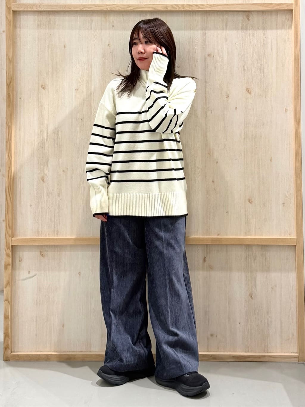 nanaさんの「THE SHOP TK｜【インしないで着られる】金ボタン ハイネックニット/毛玉になりにくい/静電気防止/洗濯機OK」を使ったコーディネート
