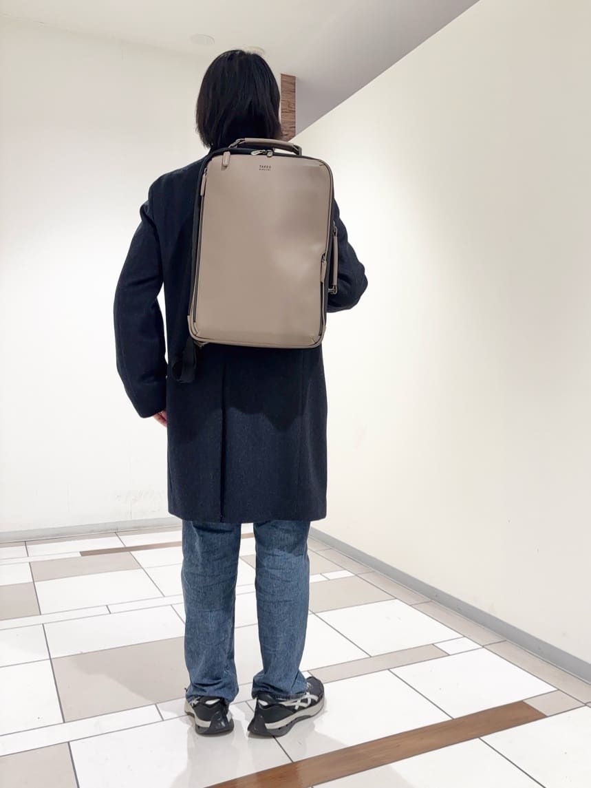 及川さんの「TAKEO KIKUCHI｜【ウールカシミヤブレンド】ビーバー調 スタンドカラー コート」を使ったコーディネート
