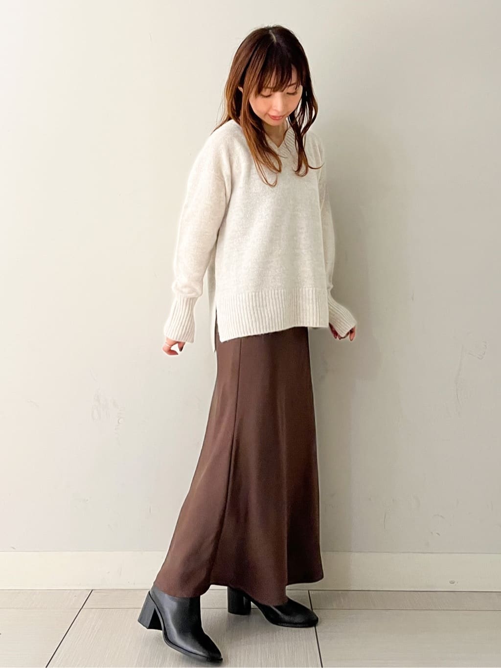 じゅんさんの「DRESSTERIOR｜アルパカブレンドVネックニット」を使ったコーディネート