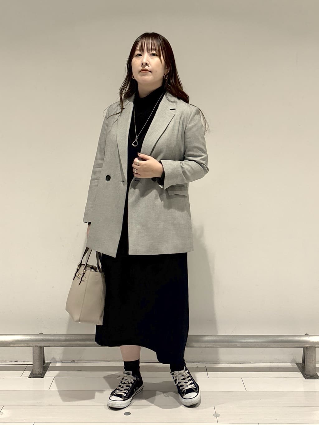 nakamuraさんの「Reflect｜【すっきりシルエット】スエードライクジャンパースカ―ト」を使ったコーディネート