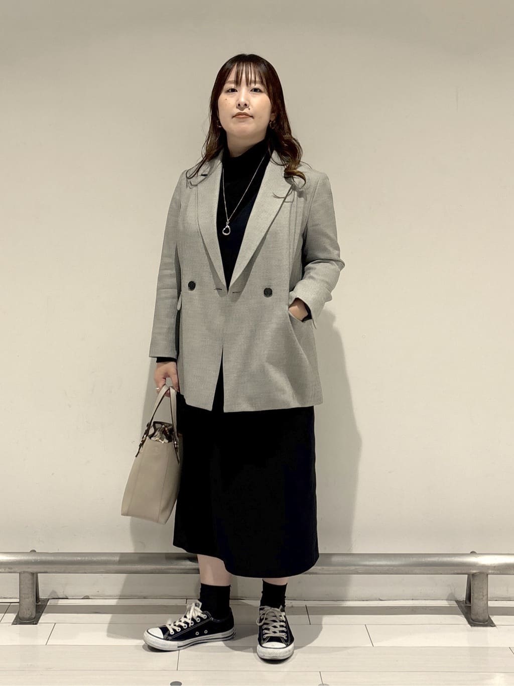 nakamuraさんの「Reflect｜【すっきりシルエット】スエードライクジャンパースカ―ト」を使ったコーディネート