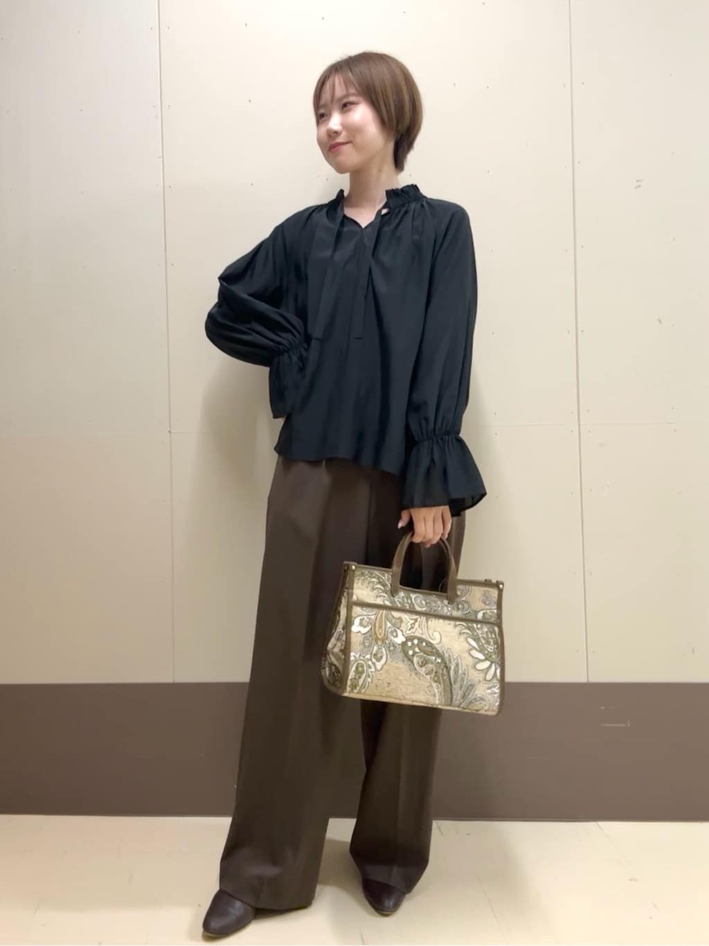 mioさんの「UNTITLED｜【洗える/はっ水/後ろウエストゴム】ストレッチ2タックワイドパンツ」を使ったコーディネート