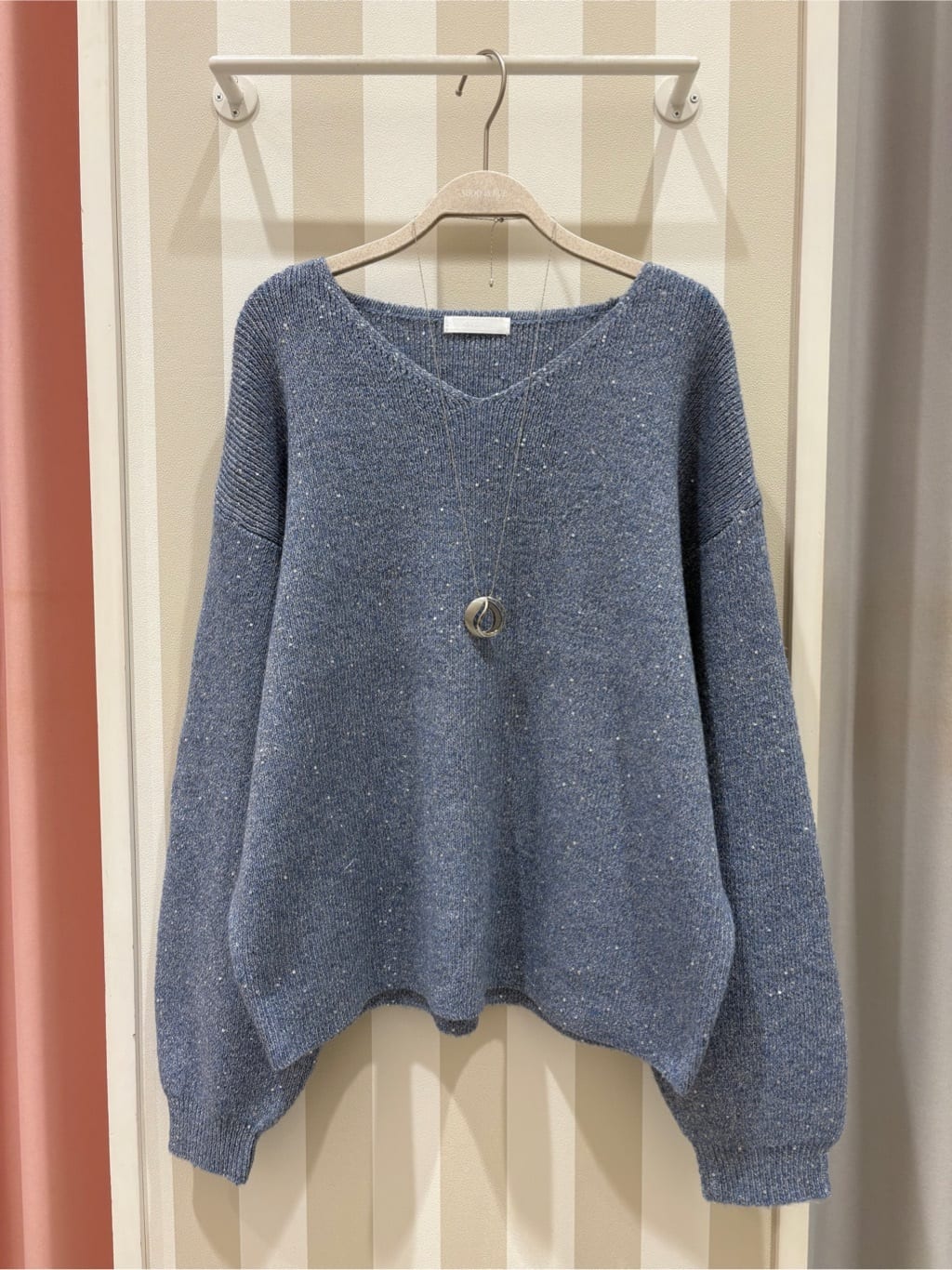 Lunaさんの「SHOO･LA･RUE｜【S-LL】きらっと華やぐ　大人のスパンコールニット」を使ったコーディネート
