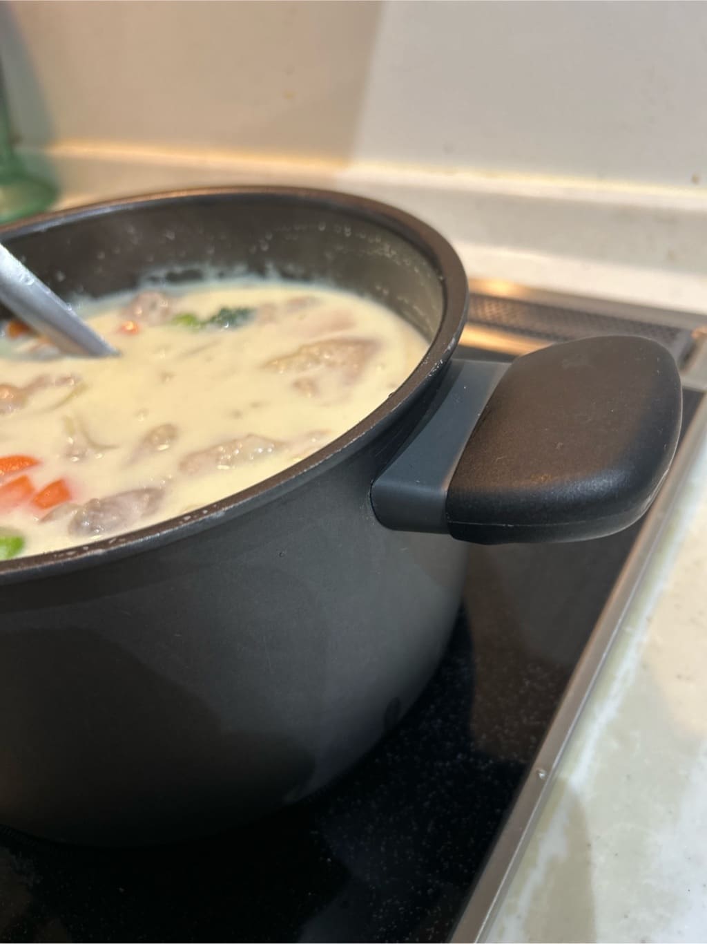 momo.さんの「212 KITCHEN STORE｜ミッドナイト両手鍋 20cm ＜MEYER マイヤー＞」を使ったコーディネート