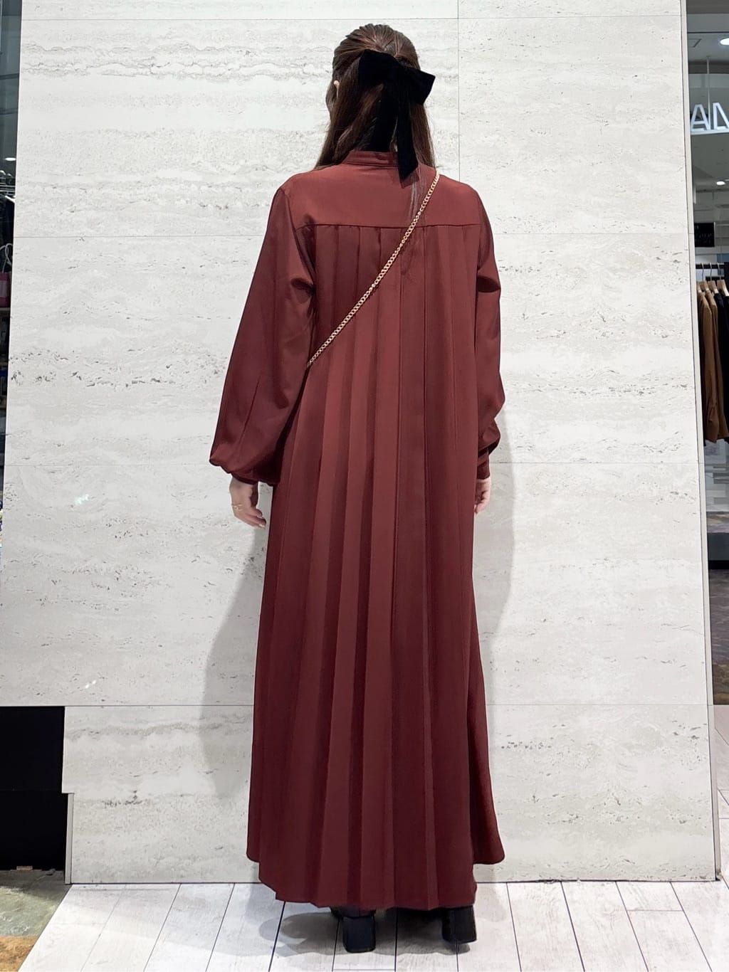 かほさんの「OPAQUE.CLIP｜バックプリーツワンピース【洗濯機OK】」を使ったコーディネート