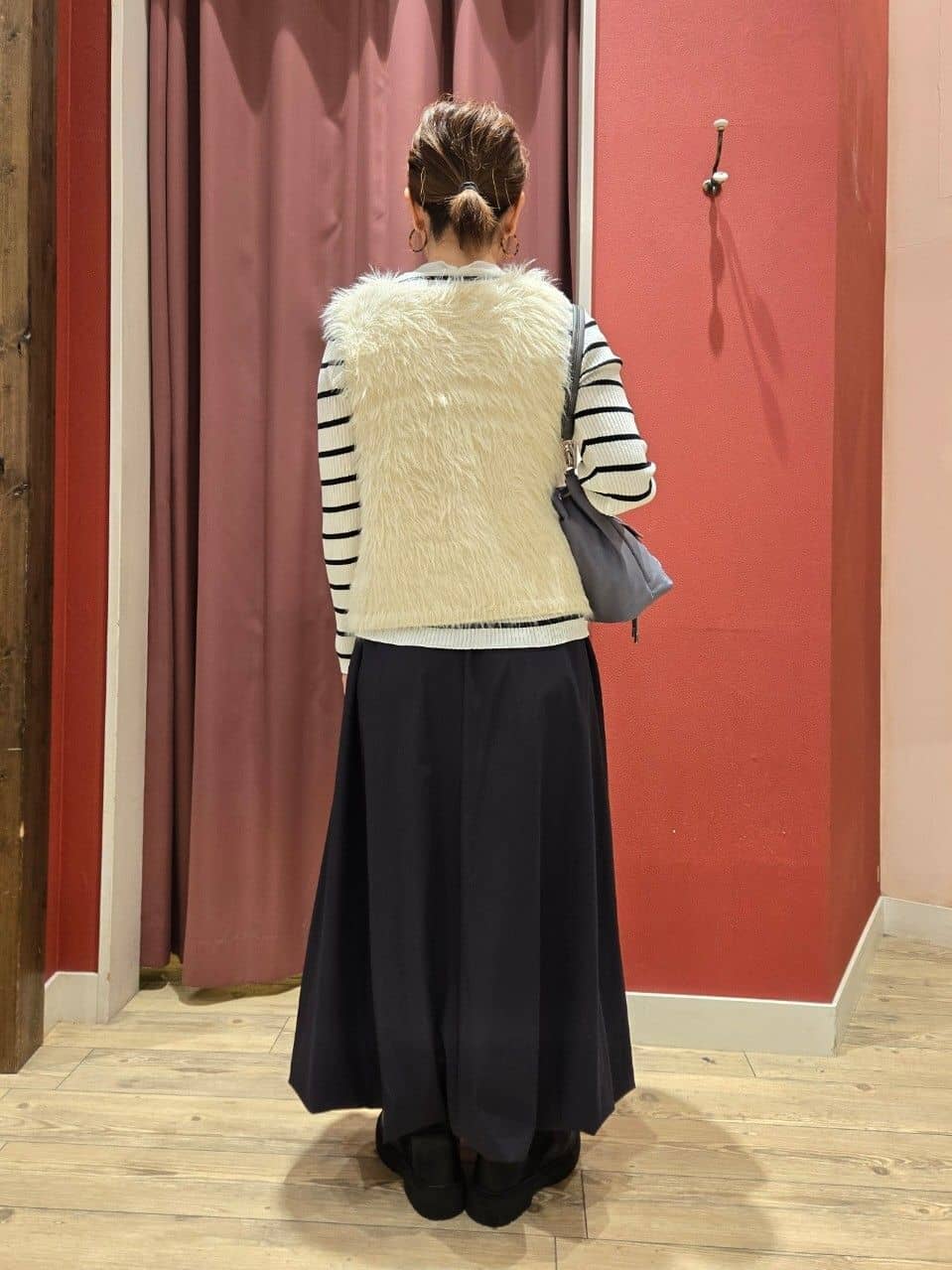 hanaさんの「SHOO･LA･RUE｜【高レビュー/2点セット】着るだけでコーデが決まる フェザーニットベスト&times;リブニット」を使ったコーディネート