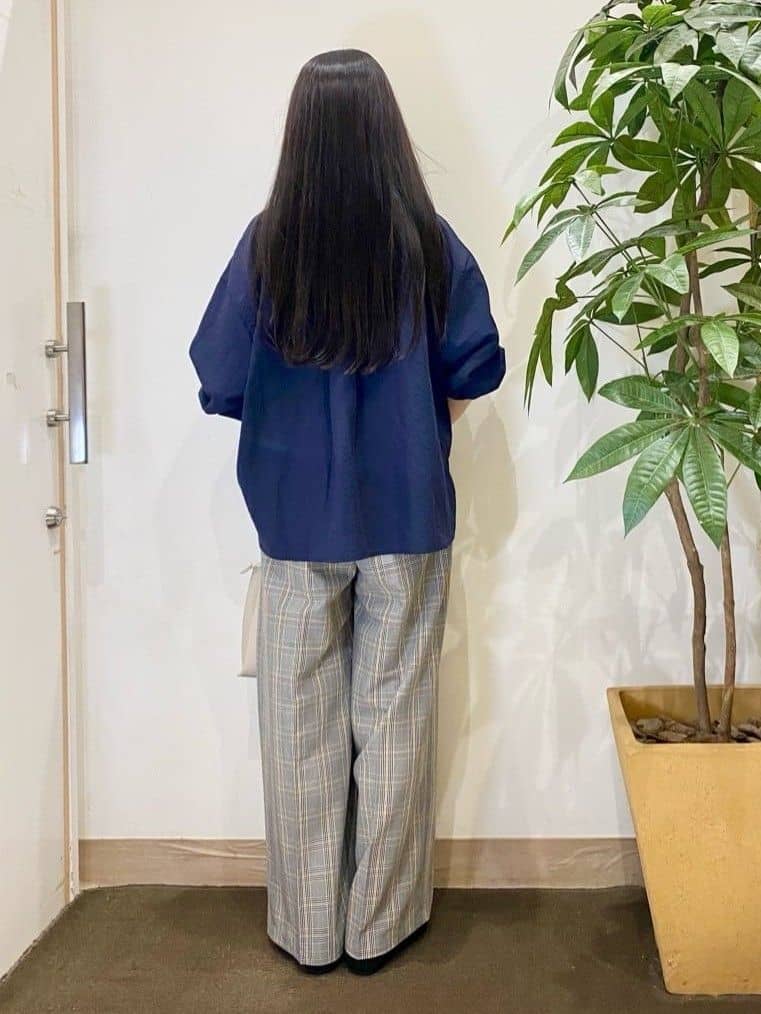 AYUMIさんの「SHOO･LA･RUE｜【洗濯機可/S-LL】すっきり上品きれい見え タックワイドパンツ」を使ったコーディネート