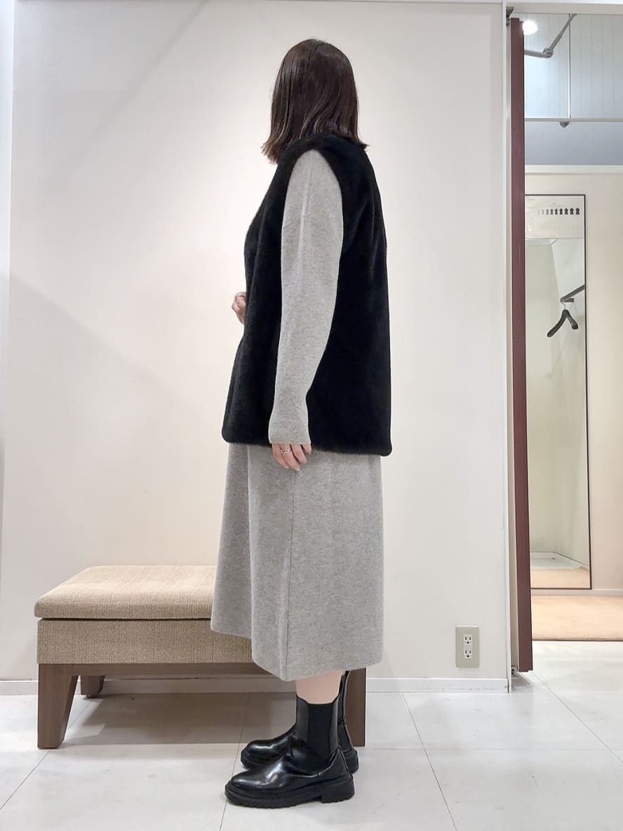 YUIさんの「UNTITLED｜【ロング丈/ゆったりシルエット】テントライン ニットワンピース」を使ったコーディネート
