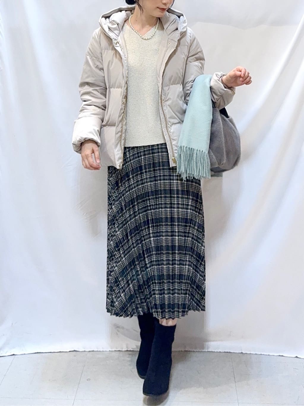 𝐇𝐢𝐫𝐨𝐦𝐢さんの「SHOO･LA･RUE｜【S-LL】きらっと華やぐ　大人のスパンコールニット」を使ったコーディネート