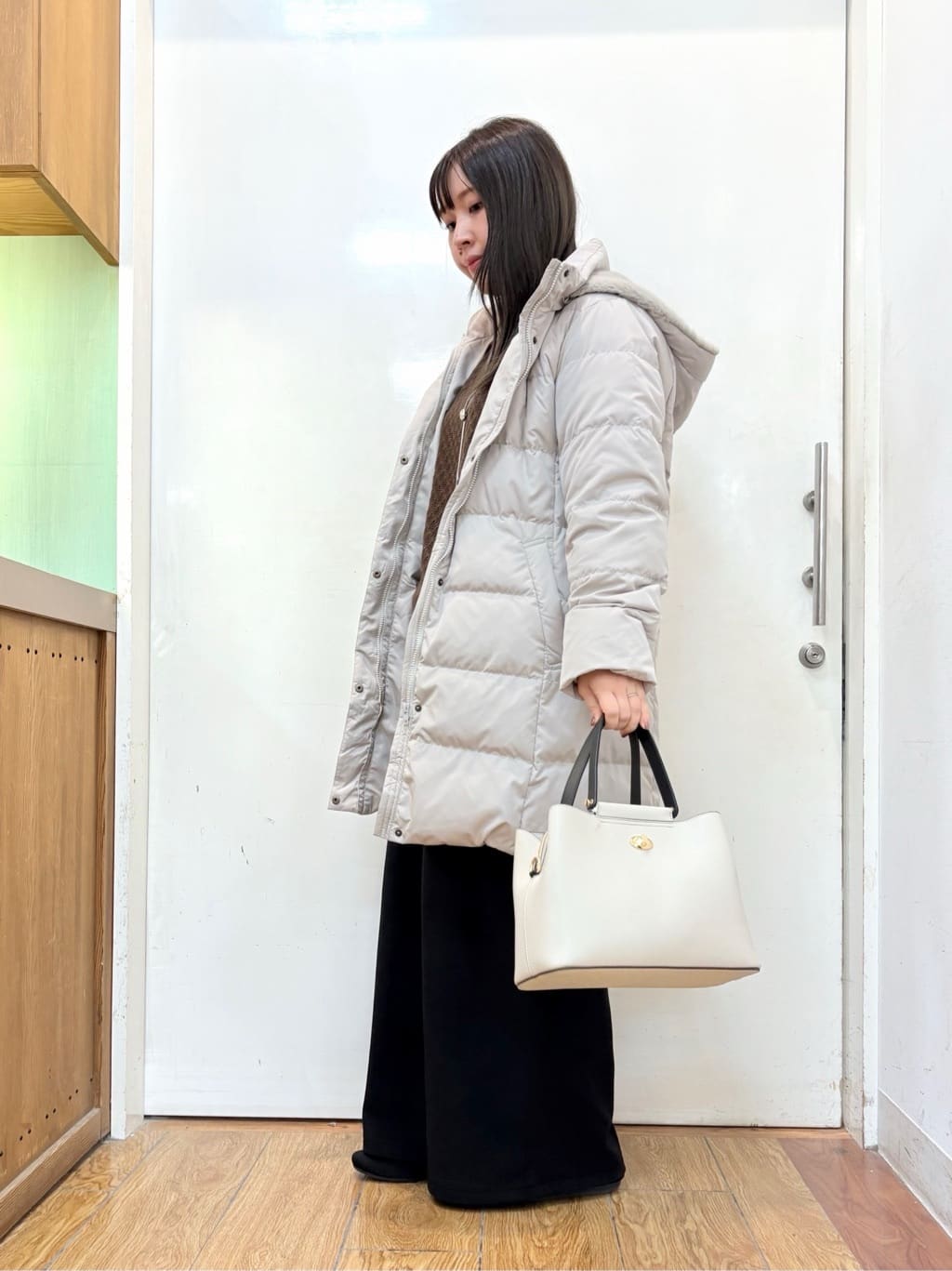 だいわさんの「SHOO･LA･RUE｜【洗濯機可/撥水】フェイクファーフード ロングダウン」を使ったコーディネート