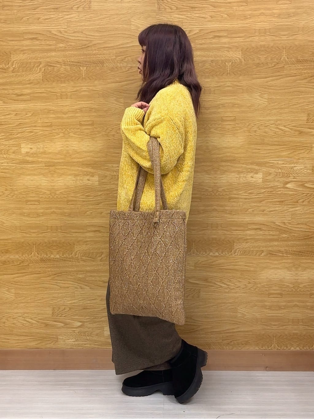 ぁむさんの「SHOO･LA･RUE｜【S-LL】ほんのりラメで女性らしい ベロアモールモックネックニット」を使ったコーディネート