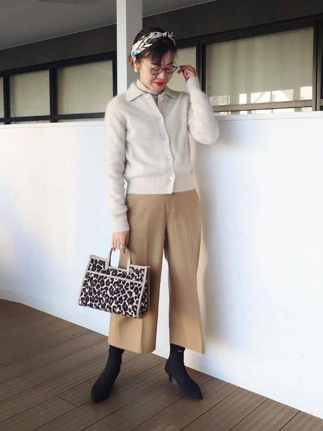 MUTSUKOさんの「UNTITLED｜【ふわふわニット/オンオフ使える】フォックスカシミヤ衿付きカーディガン」を使ったコーディネート