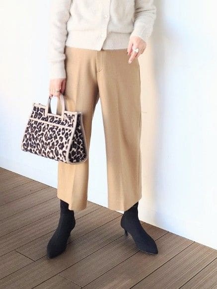 MUTSUKOさんの「UNTITLED｜【ふわふわニット/オンオフ使える】フォックスカシミヤ衿付きカーディガン」を使ったコーディネート