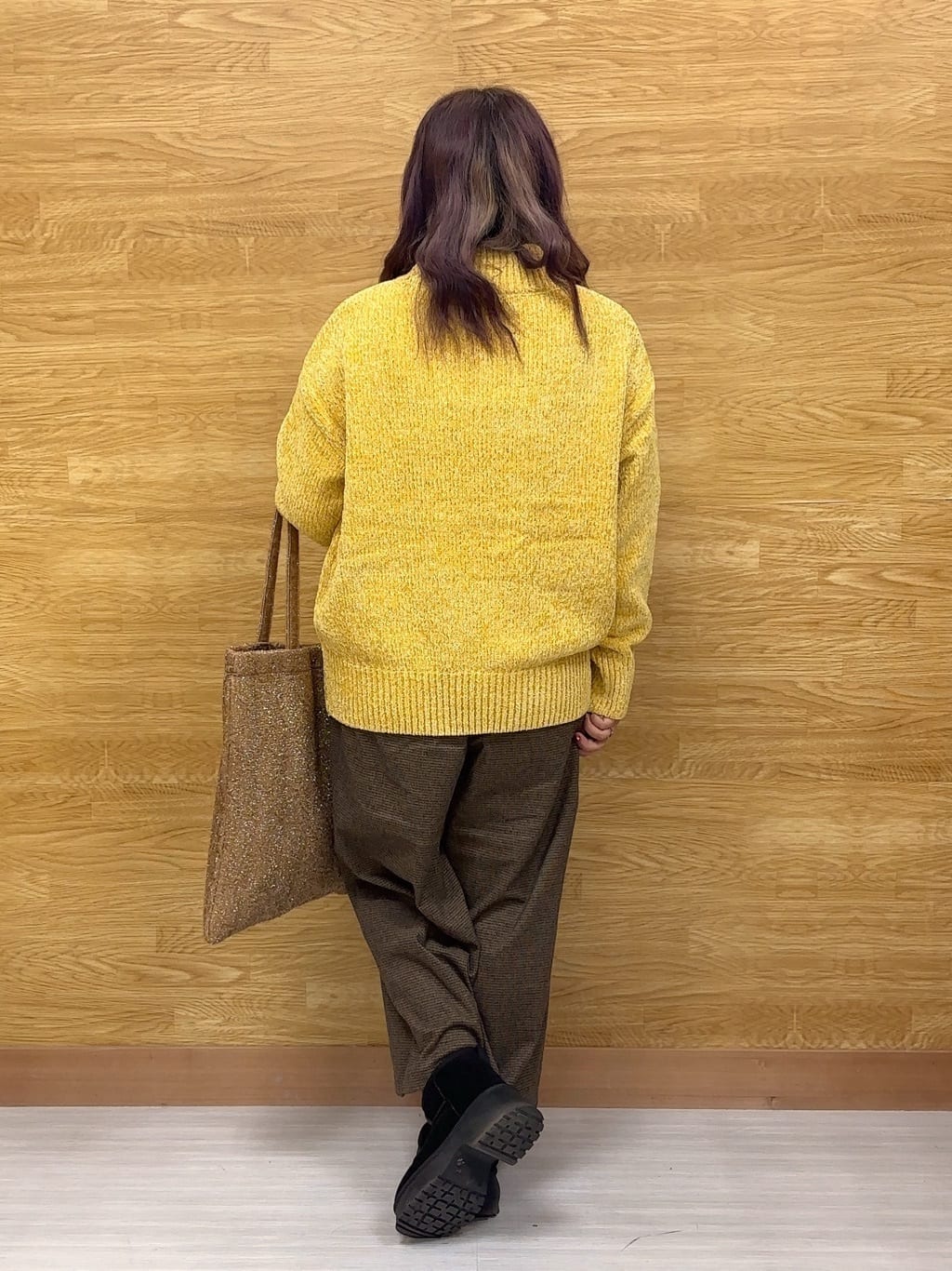 ぁむさんの「SHOO･LA･RUE｜【S-LL】ほんのりラメで女性らしい ベロアモールモックネックニット」を使ったコーディネート