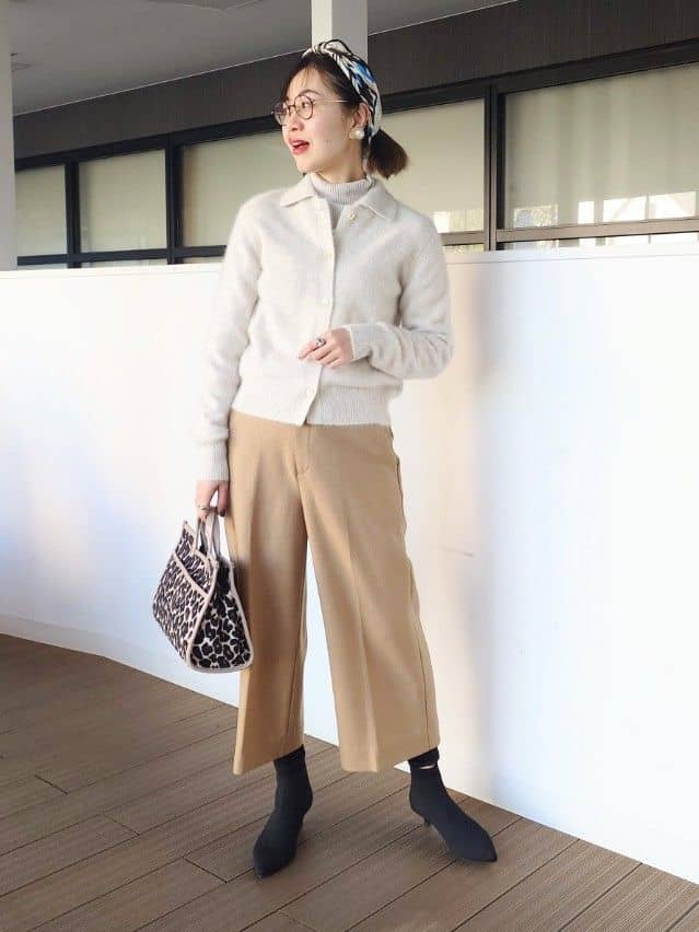 MUTSUKOさんの「UNTITLED｜【ふわふわニット/オンオフ使える】フォックスカシミヤ衿付きカーディガン」を使ったコーディネート