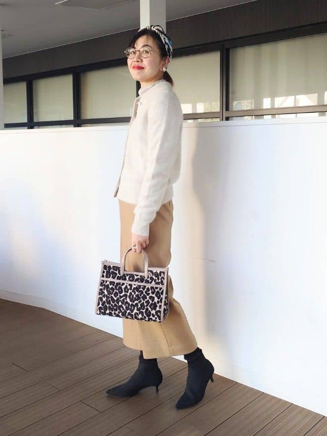 MUTSUKOさんの「UNTITLED｜【ふわふわニット/オンオフ使える】フォックスカシミヤ衿付きカーディガン」を使ったコーディネート
