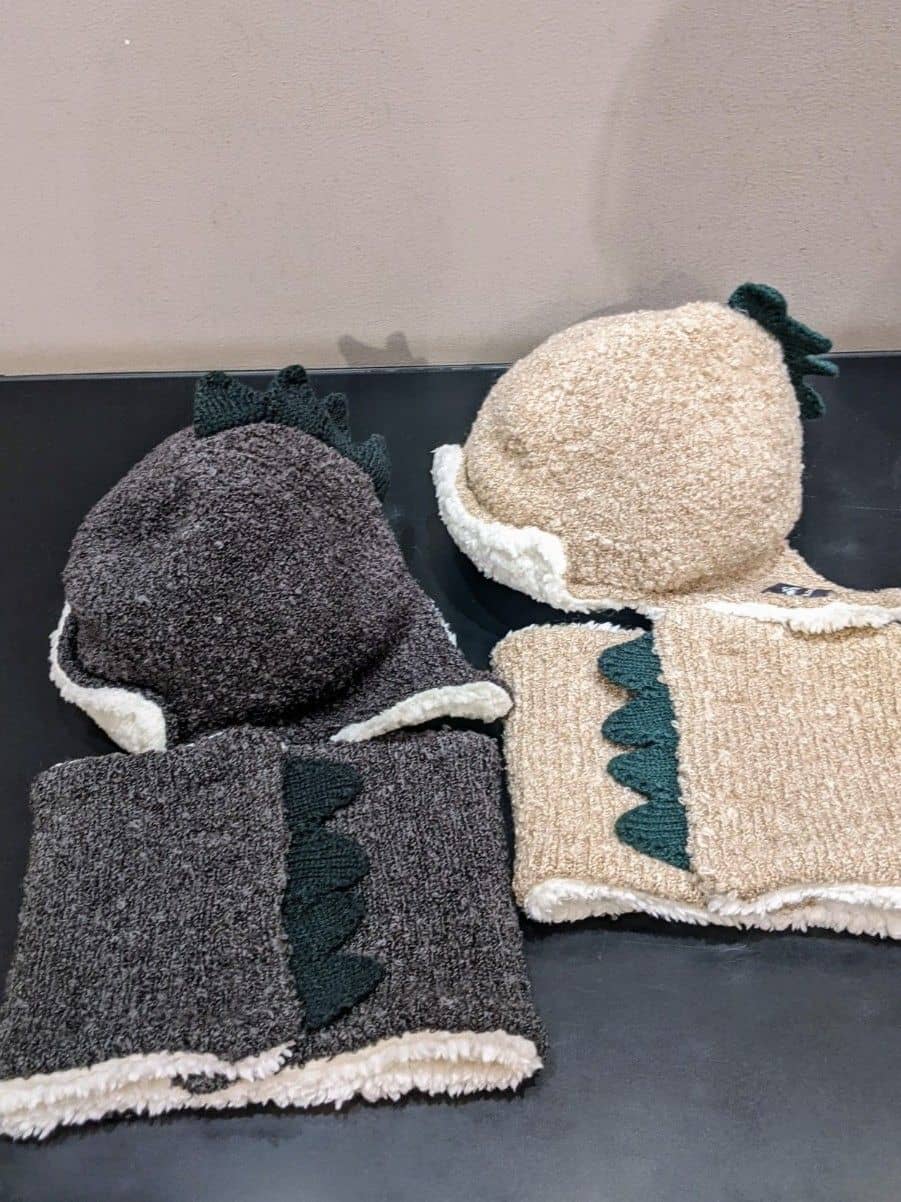 vacheさんの「SHOO･LA･RUE｜恐竜なりきり耳あて付きニット帽子」を使ったコーディネート