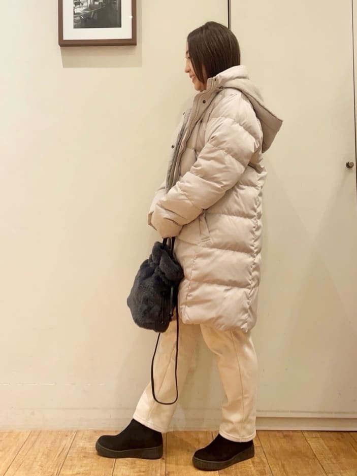 harusakuさんの「SHOO･LA･RUE｜【洗濯機可/撥水】フェイクファーフード ロングダウン」を使ったコーディネート