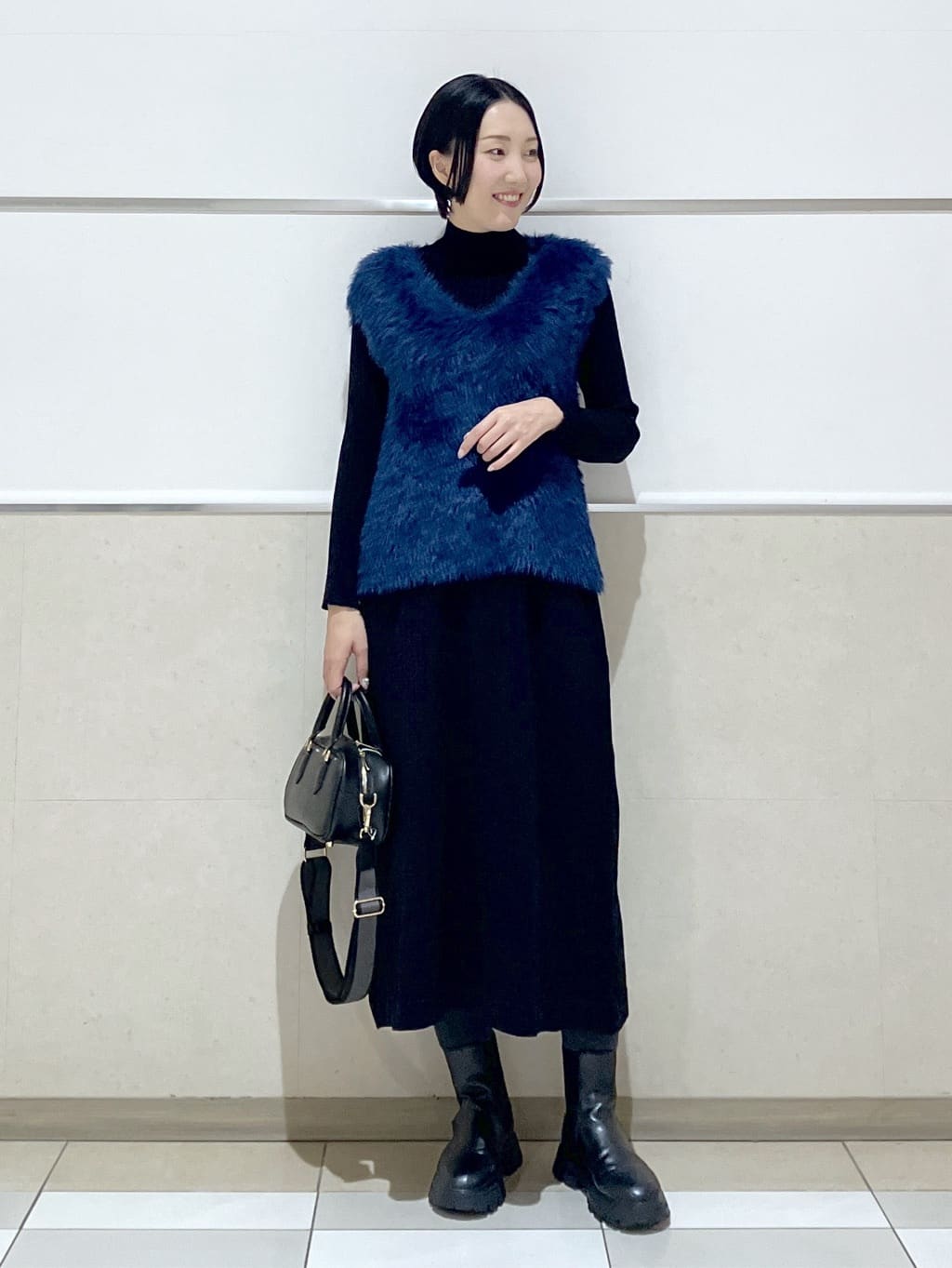 eriko さんの「Dessin｜【2点セット・洗える】シャギーベストニットワンピース」を使ったコーディネート