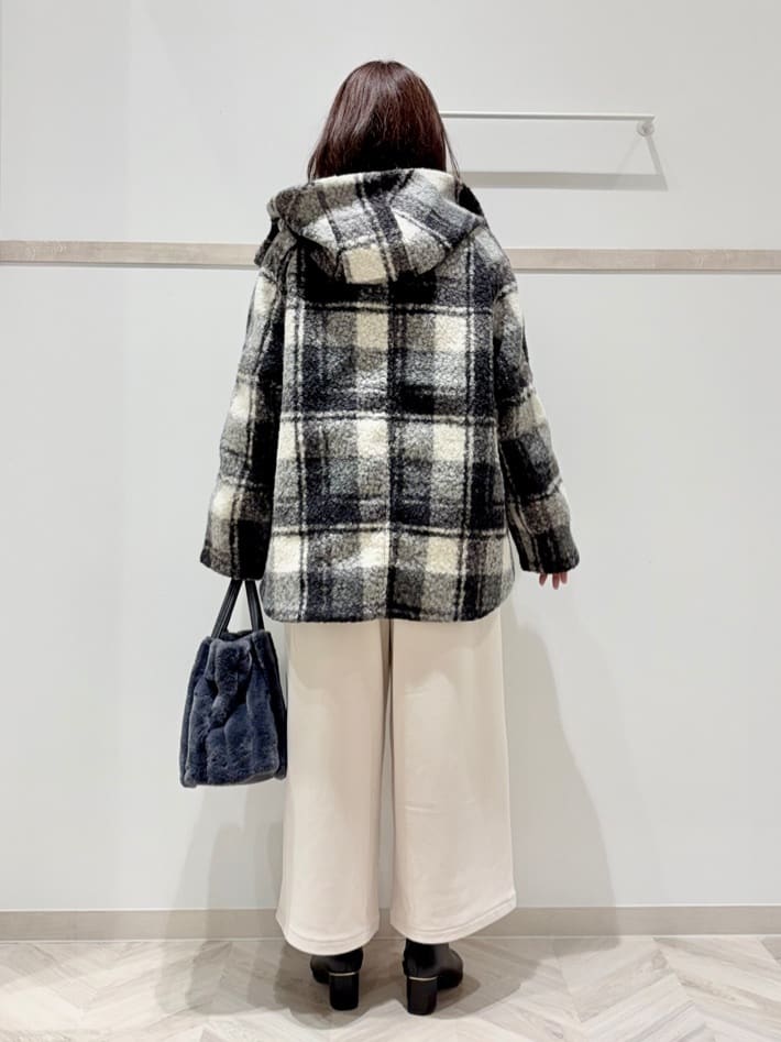 c_h_i_k_aさんの「SHOO･LA･RUE｜気になるお腹周りをカバー ケーブル編みペプラムニット」を使ったコーディネート