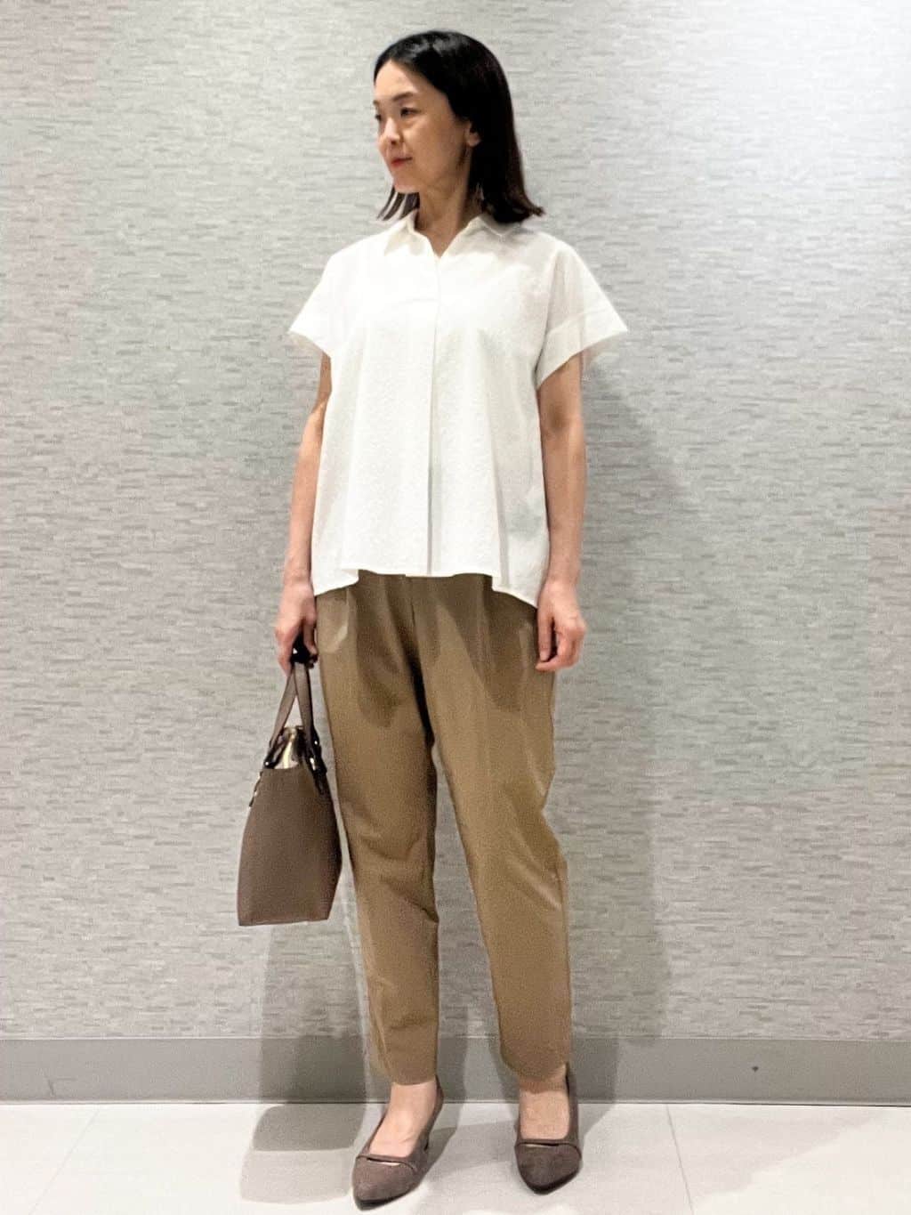 marikoさんの「Reflect｜【二の腕さりげなくカバー】シャツ衿オフボディブラウス」を使ったコーディネート