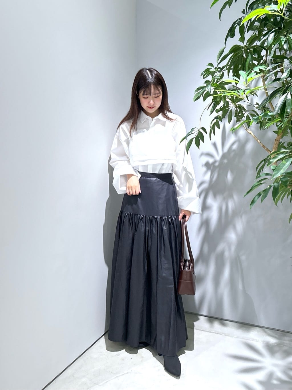 Renoさんの「INDIVI｜レザーライクマキシスカート」を使ったコーディネート