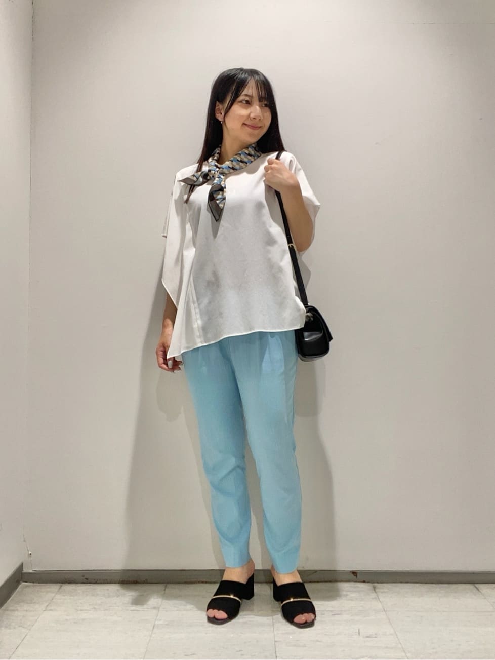 meiさんの「INDIVI｜【体型カバー】スクエアブラウス」を使ったコーディネート
