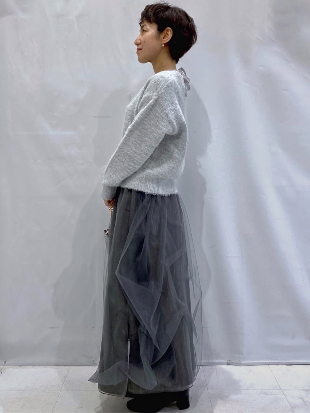 Bonさんの「OPAQUE.CLIP｜スパンコールフェザーVネックニット【洗濯機OK】」を使ったコーディネート