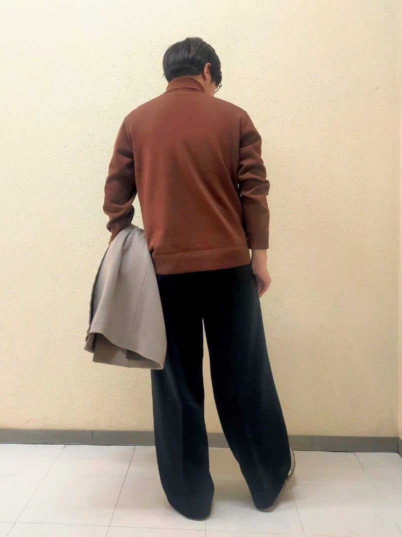 nerさんの「TAKEO KIKUCHI｜アンチピリング タートルネック ニット」を使ったコーディネート