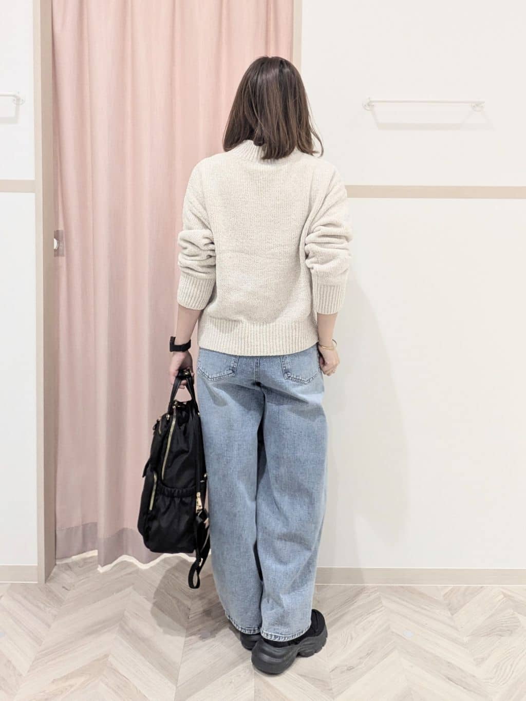 miyuさんの「SHOO･LA･RUE｜【S-LL】ほんのりラメで女性らしい ベロアモールモックネックニット」を使ったコーディネート