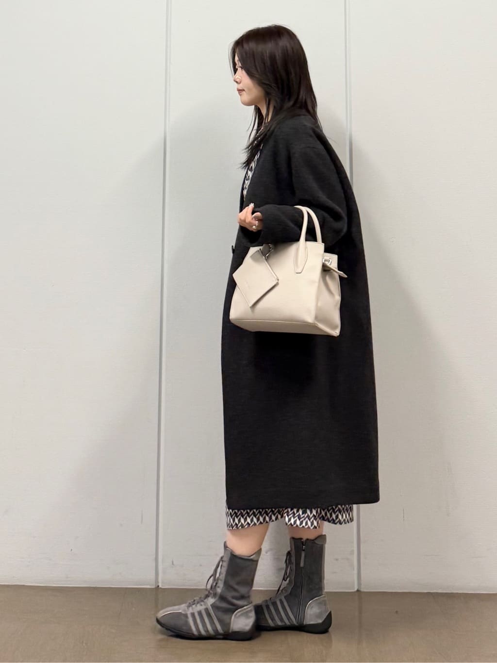 mizukiさんの「INDIVI｜【軽量／ウール混】ライトフォルム ロングコート」を使ったコーディネート