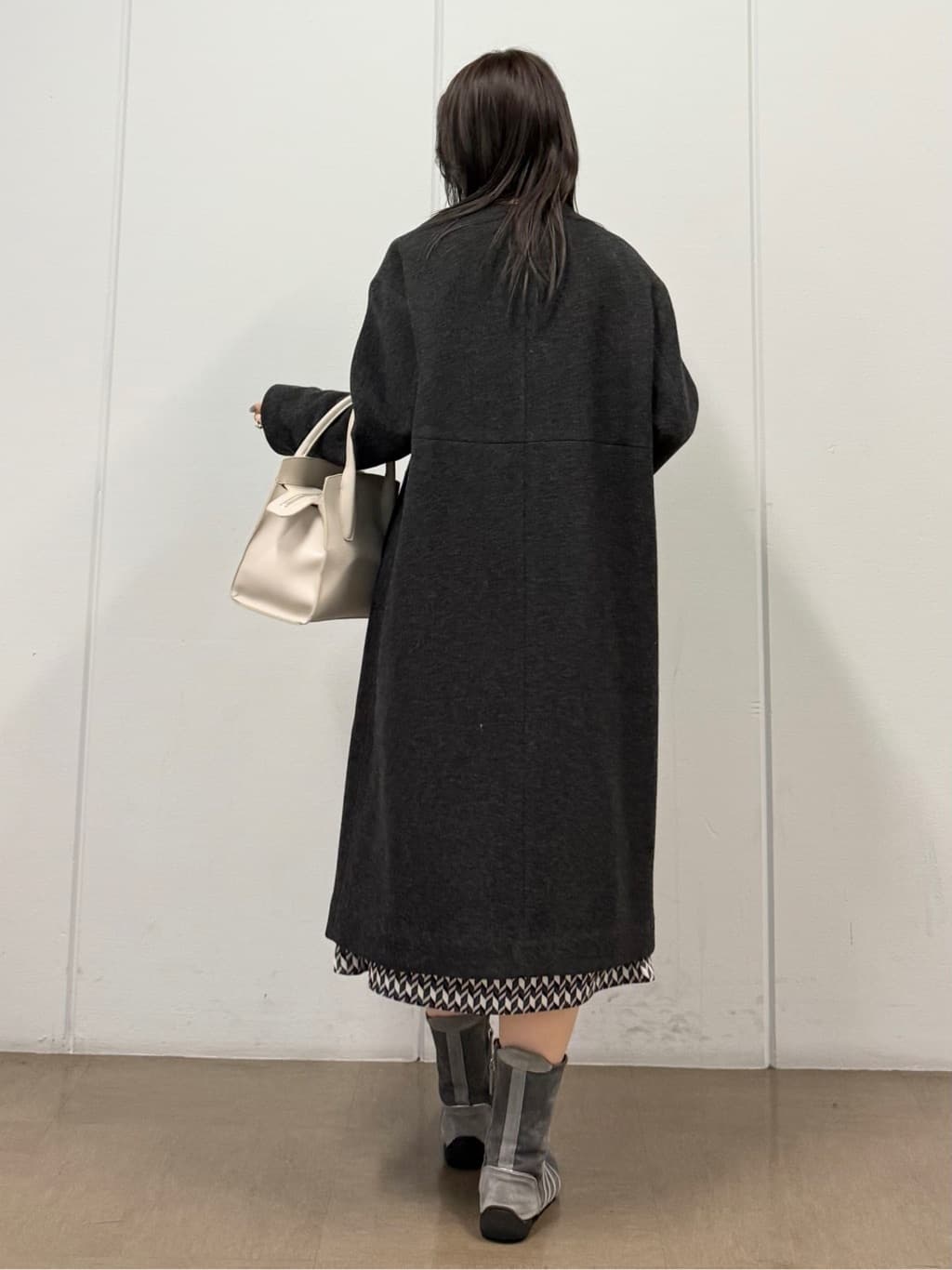 mizukiさんの「INDIVI｜【軽量／ウール混】ライトフォルム ロングコート」を使ったコーディネート