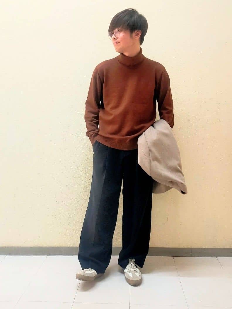 nerさんの「TAKEO KIKUCHI｜アンチピリング タートルネック ニット」を使ったコーディネート