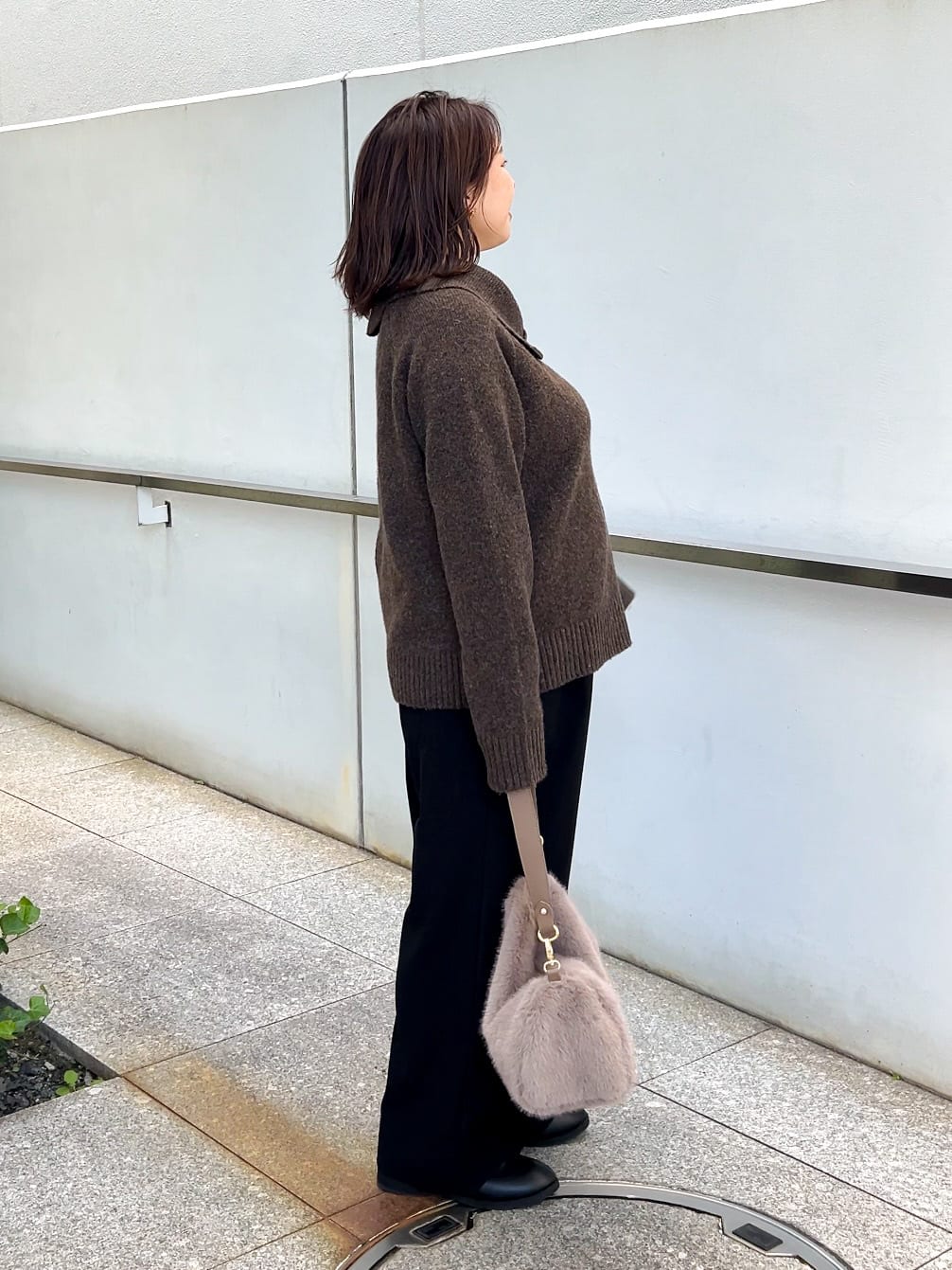 ちびゆきさんの「grove｜きれい見えとリラックス感を両立。秋の大人カジュアルに効くイージーパンツ」を使ったコーディネート