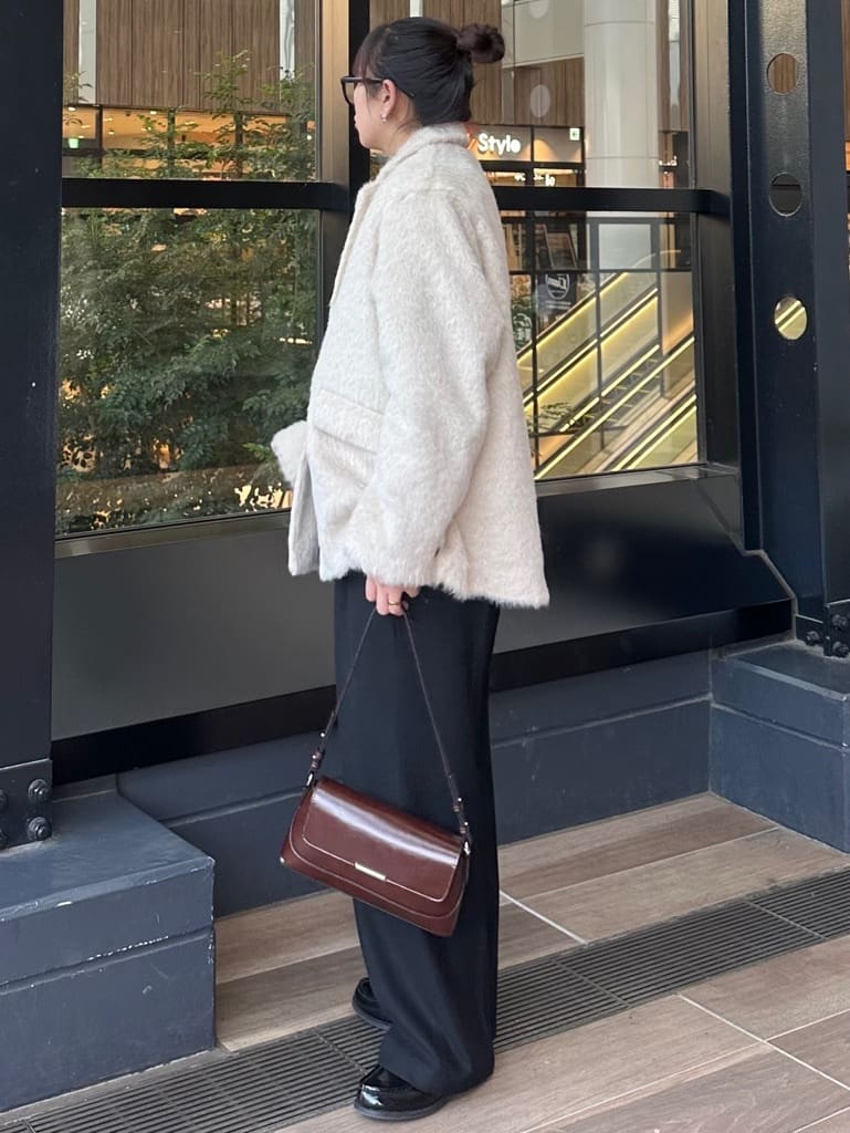 cottonさんの「THE SHOP TK｜纏うだけで大人上品 シャギーチェスターハーフコート」を使ったコーディネート