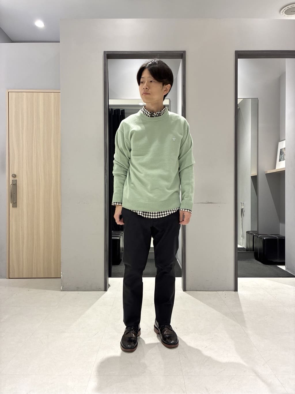 わいずみさんの「TAKEO KIKUCHI｜【Air Palette Knit】ワンポイント カラーニット プルオーバー」を使ったコーディネート