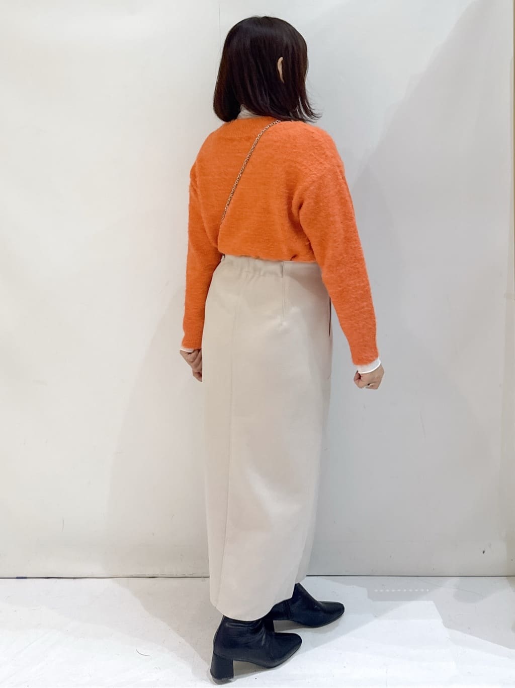 nakkoさんの「OPAQUE.CLIP｜スパンコールフェザーVネックニット【洗濯機OK】」を使ったコーディネート