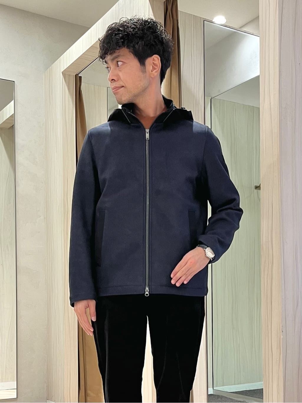 URAさんの「TAKEO KIKUCHI｜【JUST ONE LAYER】ダウンファブリック ジップアップ フード ブルゾン」を使ったコーディネート